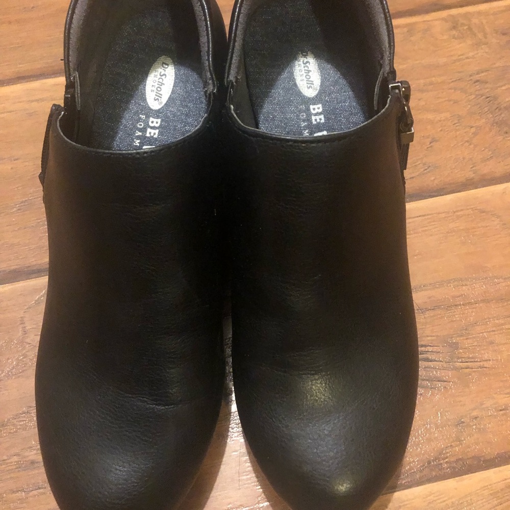 Dr. scrolls foam wedge shoes!  Size 7